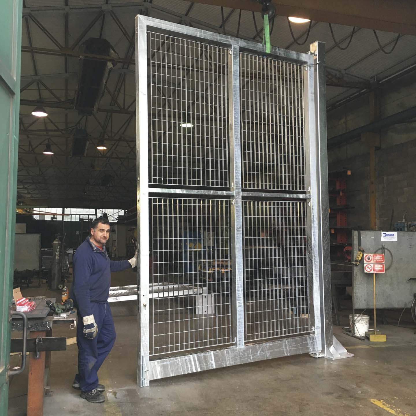 Assemblaggio in Officina di Cancello a due Ante