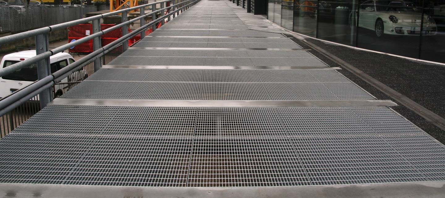 Grigliato per zona commerciale a Ancona: Grigliato elettroforgiato by Edilgrid