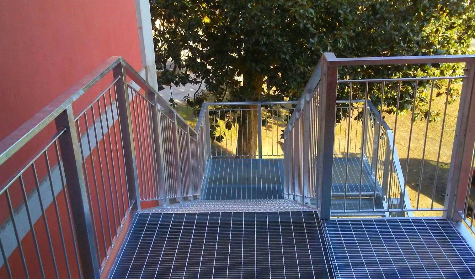 Scala di Sicurezza Autoportante in Acciaio a Ferrara: Scale in Ferro by Edilgrid
