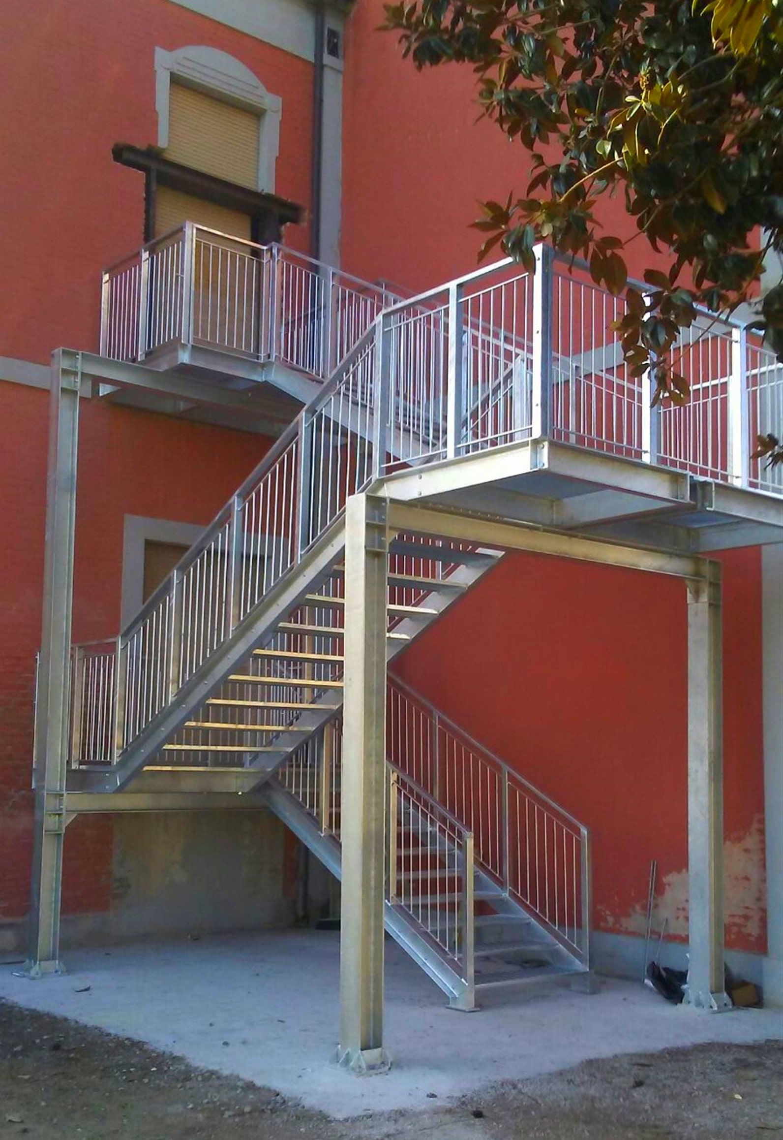Scala di Sicurezza Autoportante in Acciaio a Ferrara: Scale in Ferro by Edilgrid