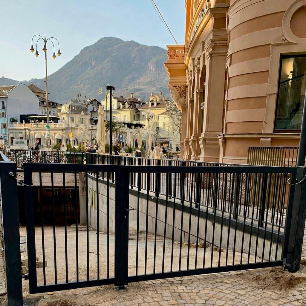 Cancello a Due ante in Ferro su Misura - Produzione e Posa a Merano: Cancelli in Ferro by Edilgrid