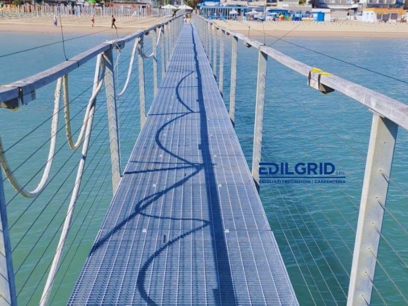 Camminamento in Grigliato per Pontili e Passerelle a Cesenatico : Grigliato elettroforgiato by Edilgrid
