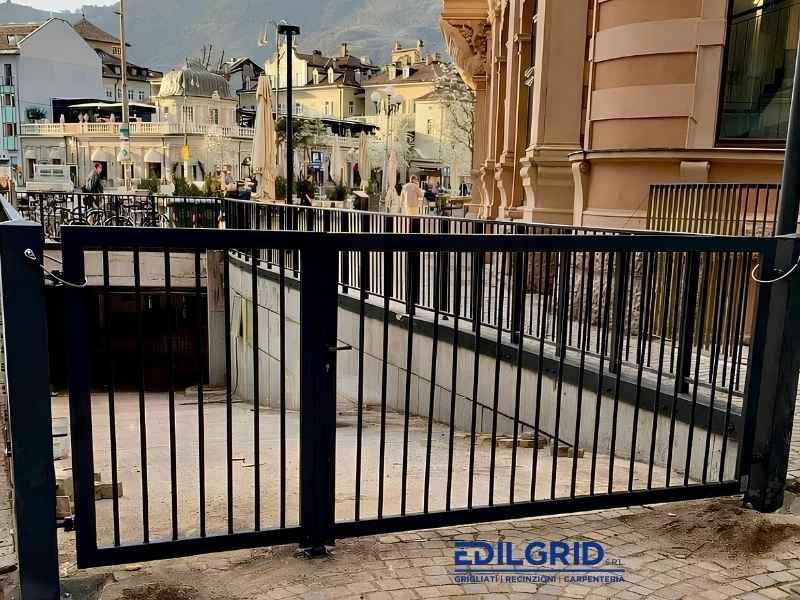 Cancello a Due ante in Ferro su Misura a Merano: Cancelli in Ferro by Edilgrid